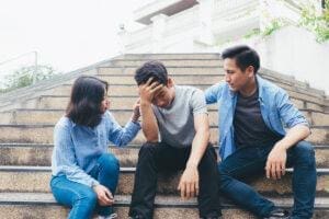 People learning how to help someone with PTSD